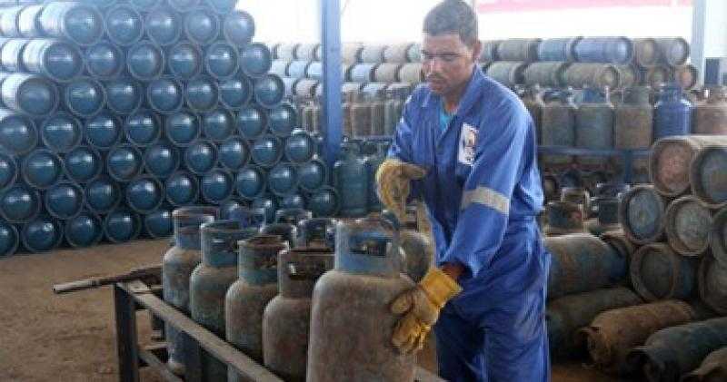 مدير مستودع يستولى على 345 أسطوانة بوتاجاز لبيعها فى السوق السوداء