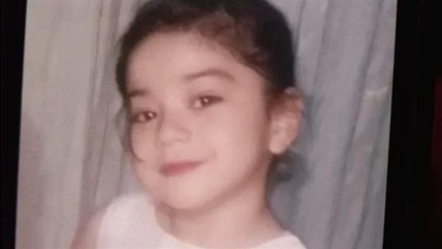 «زوجة عمها كلمة السر».. كشف لغز مقتل الطفلة ساندي في الصف