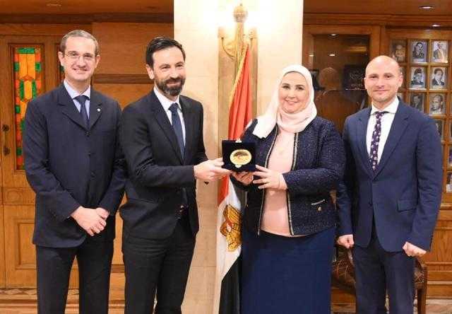 وزيرة التضامن تشيد بجهود الهلال الأحمر في دعم المواطنين خلال كورونا