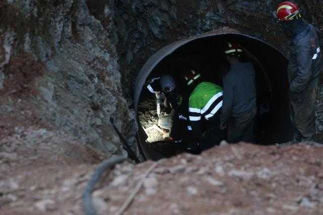 فرق الإنقاذ تصل إلى الطفل ريان