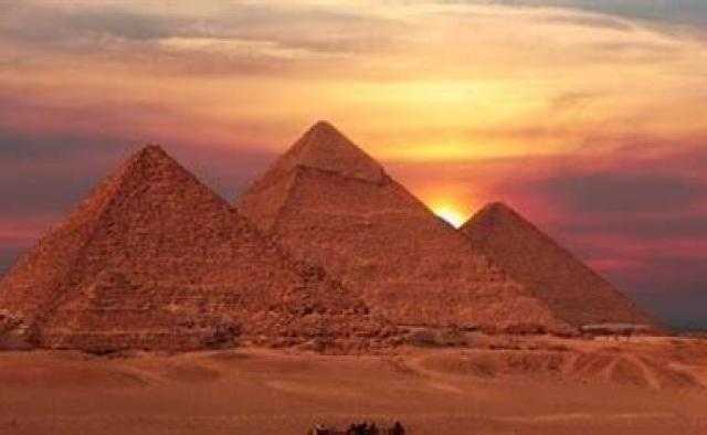 لأول مرة.. زائروا الأهرامات يشاهدون الضلع الجنوبي لهرم خوفو الأكبر كاملًا