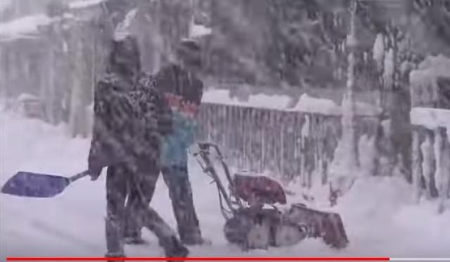 انهيارات و سقوط منازل.. عاصفة ثلجية تضرب اليابان