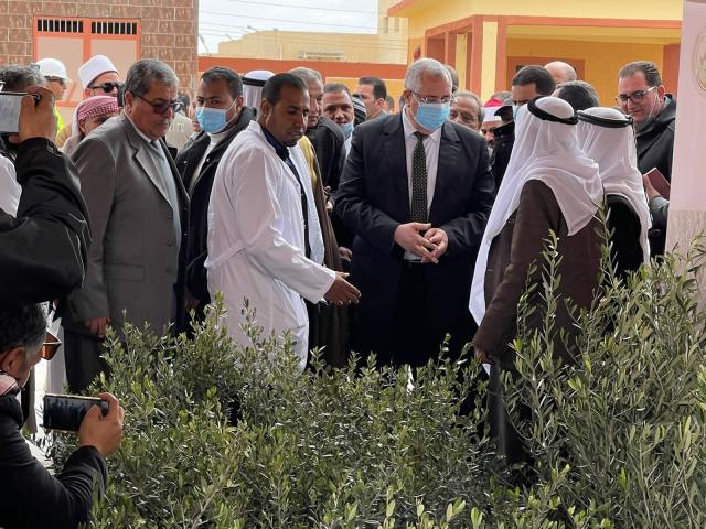 وزير الزراعة فى جولته بسيناء