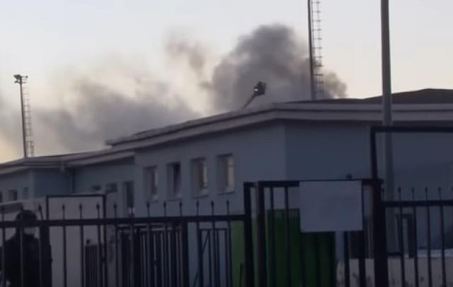 سجناء يشعلون النيران بأحد السجون في إسطنبول .. شاهد