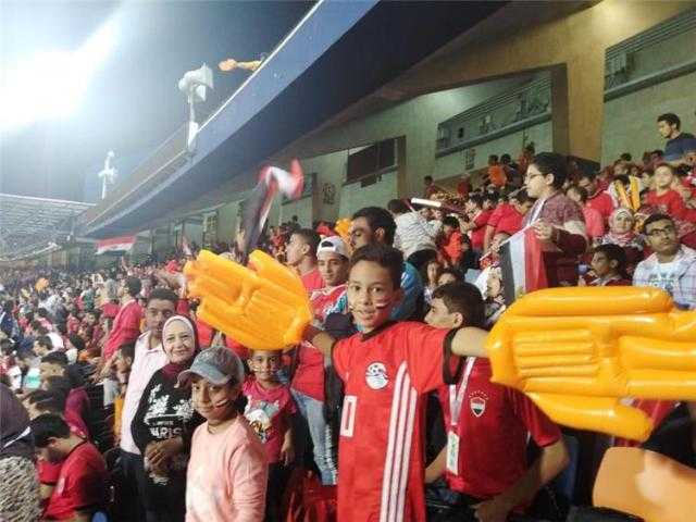 ”في عدد من الميادين”.. فيديو يرصد تجمع الجماهير بالمقاهي لمتابعة نهائي أمم إفريقيا