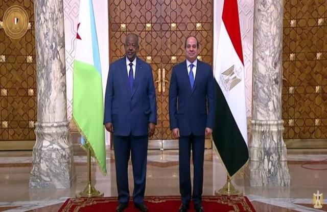 صورة تذكارية للرئيس السيسي ونظيره الجيبوتي