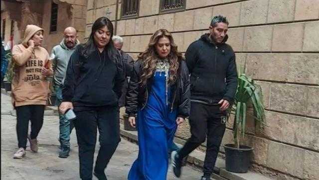 بالصورة.. مي كساب تتواجد في شارع المعز من أجل «الحلم»