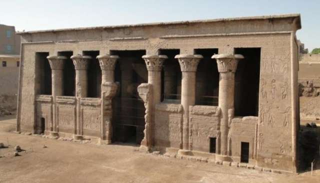 معبد إسنا