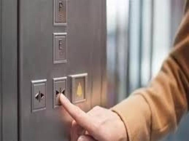 الحماية المدنية تنقذ شخصًا عالقا داخل مصعد كهربائي بمنطقة الطالبية