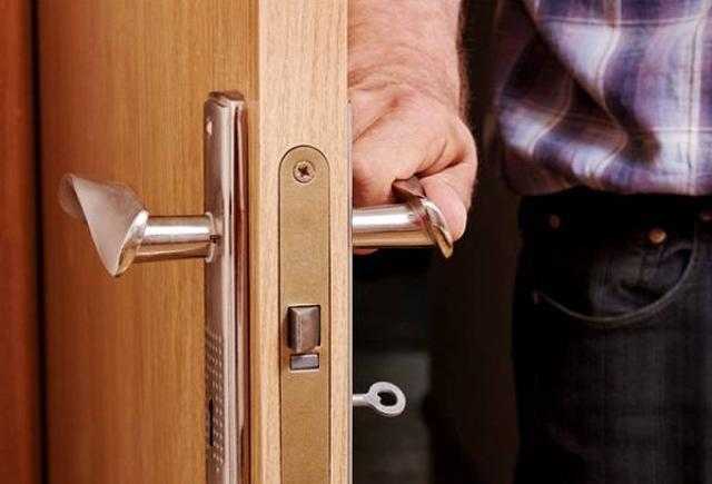 شاهد.. لقطات حية لحجر كامل على مدينة صينية