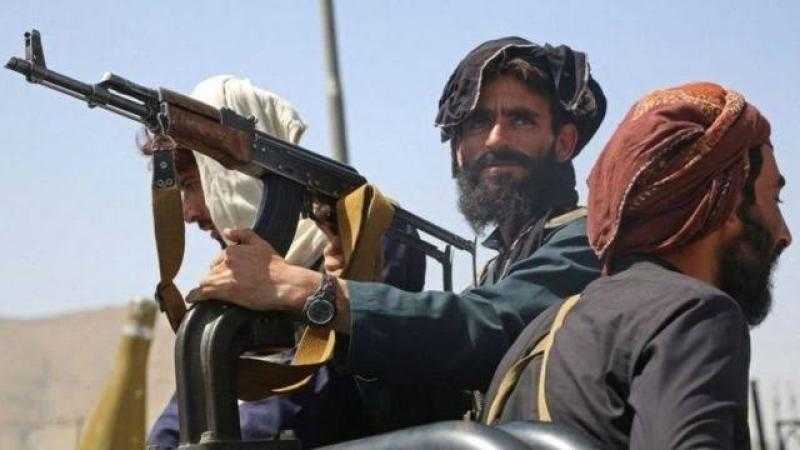 مصرع شخصين وإصابة 28 آخرين جراء انفجار قنبلة في أفغانستان