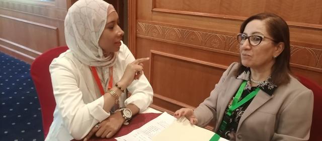 رئيس قسم الاقتصاد خلال حوارها مع نهلة عبد الحميد
