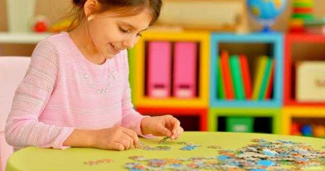 «الجو الأسري وتبادل الزيارات».. أساليب تعليم الأطفال مهارات جديدة