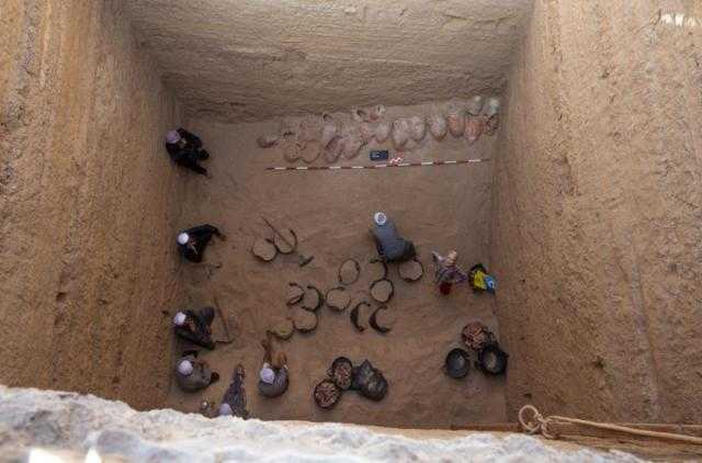 تعود للأسرة 26.. الكشف عن خبيئة لمواد التحنيط في أبو صير