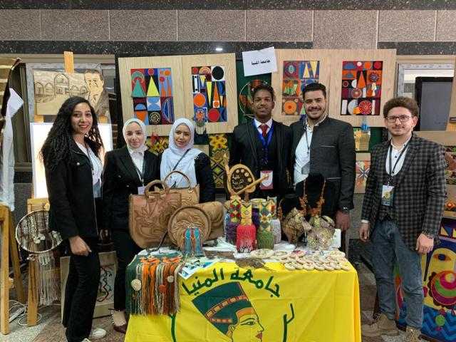جامعة المنيا تتفوق في المشغولات الجلدية والخيامية بمهرجان «خير بلادنا» بأسوان