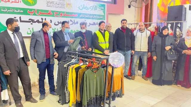 توزيع الملابس