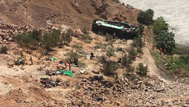20 قتيلًا على الأقل إثر سقوط حافلة في شمال بيرو
