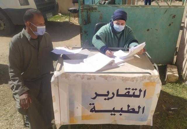فحص وتوفير العلاج بالمجان لــ1300 مواطن ضمن «حياة كريمة» ببني سويف.. صور