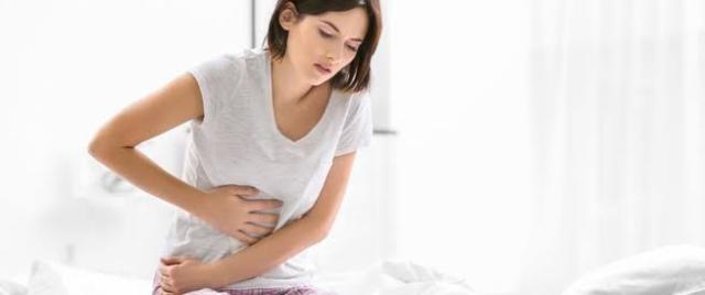 كيف يؤثر لقاح كورونا على «الحيض» لدى النساء؟.. أخصائي يوضح