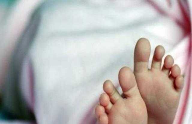 مصرع طفلة خنقا علي يد والدتها في قنا