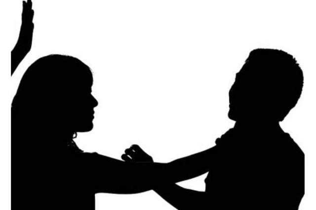 زوج بدعوى نشوز: ضربتني هي وأهلها وحبسوني