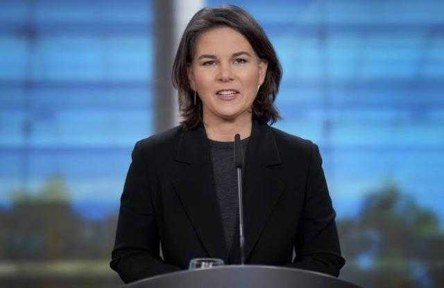 وزيرة خارجية ألمانيا: يجب ألا نترك أوكرانيا دون سلاح في مواجهة روسيا