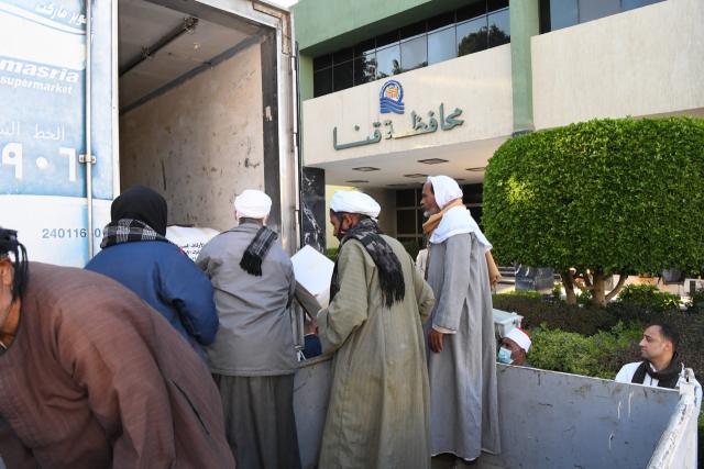 ضمن «صكوك الإطعام».. توزيع 3 أطنان لحوم للأولى بالرعاية في قنا