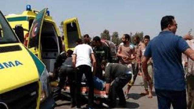 إصابة 5 عمال في انقلاب سيارة أعلى الطريق الأوسطي