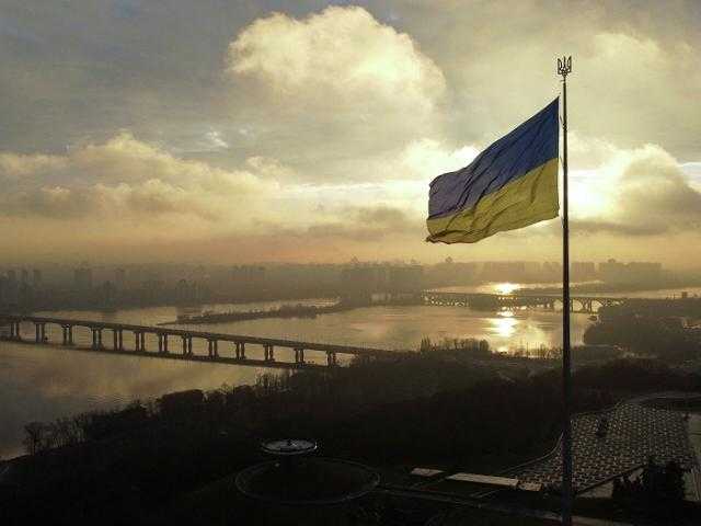 تحسبًا لهجوم روسي.. معسكرات لتدريب النساء الأوكرانيات على القتال (فيديو)