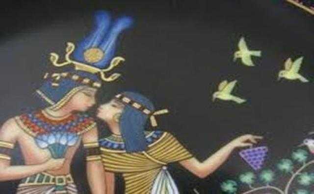 «خبير آثار» يوضح كيف احتفل المصري القديم بعيد الحب