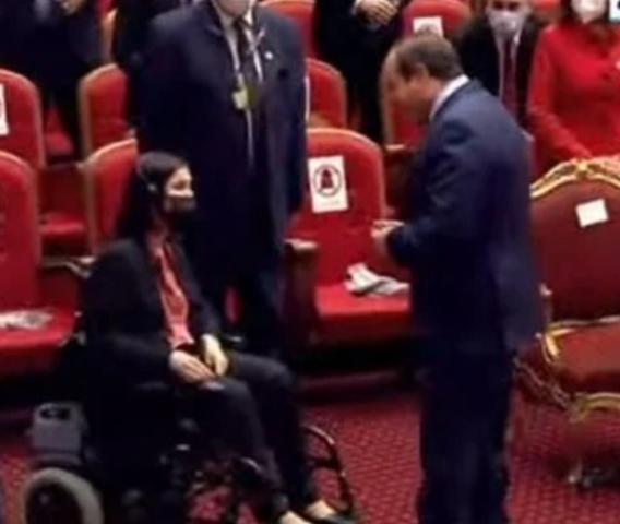 لفتة إنسانية من الرئيس السيسي تجاه وزيرة الطاقة الإسرائيلية بـ«إيجبس 2022»