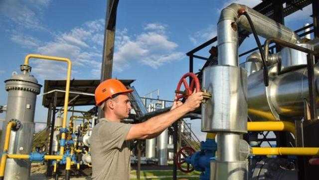 كاتب صحفي: قريبًا سنحتل مركزًا عالميًا متقدمًا في صناعات الطاقة والغاز