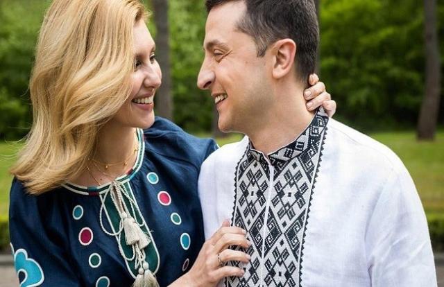 «يحتفل بعيد الحب مع زوجته».. رئيس أوكرانيا يرد على شائعات هروبه ..  «فيديو»