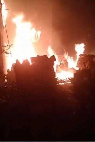 إنقاذ سكان عقار بعد نشوب حريق في محل بلاستيك بالزاوية الحمراء