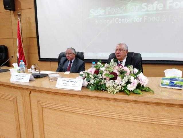 وزير الزراعة يبحث النهوض بالمحاصيل الزيتية والقصب والزيتون والتمور