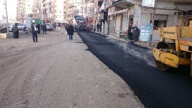  أعمال رصف شارع التحرير بمدينة كفر صقر 