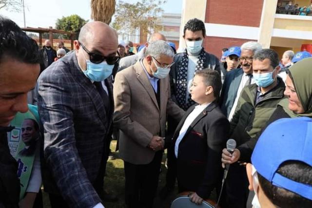 ضمن «حياة كريمة».. محافظ المنيا يشهد توصيل الغاز والإنترنت بمنازل قرية المعصرة