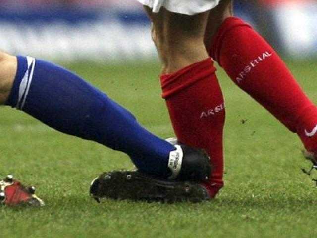 «الرباط الصليبي أكثر انتشارًا».. طبيب جراحة عظام يكشف أسباب إصابات الملاعب.. فيديو