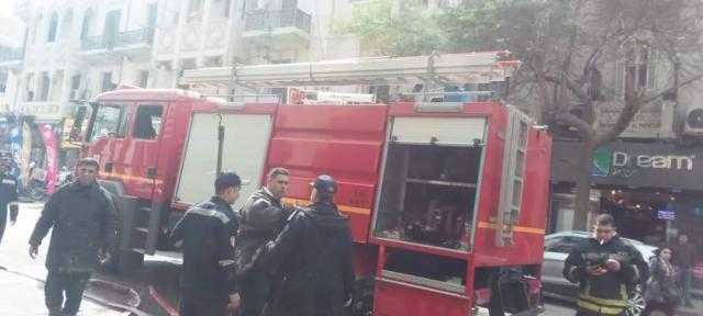 السيطرة على حريق نشب داخل ورشة في مصر الجديدة - صور