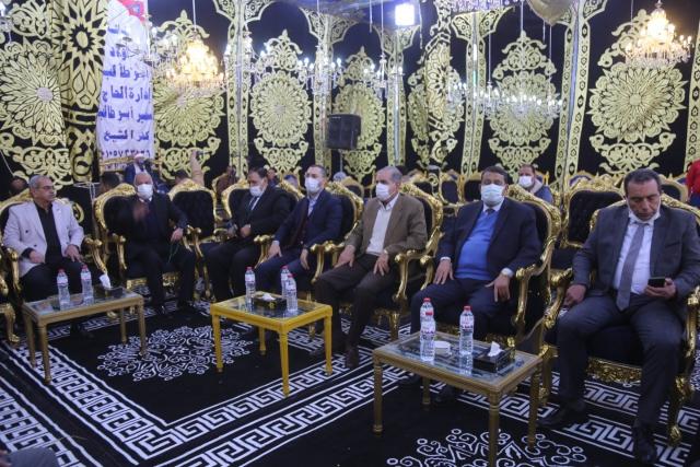 محافظ كفر الشيخ ورئيس «العاصمة الإدارية» يعزيان أسرة أقدم رئيس مجلس محلي