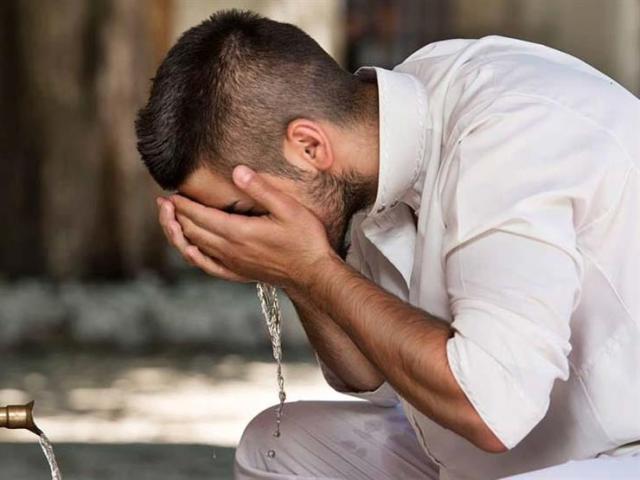 شاب بتوضأ-النوم على وضوء
