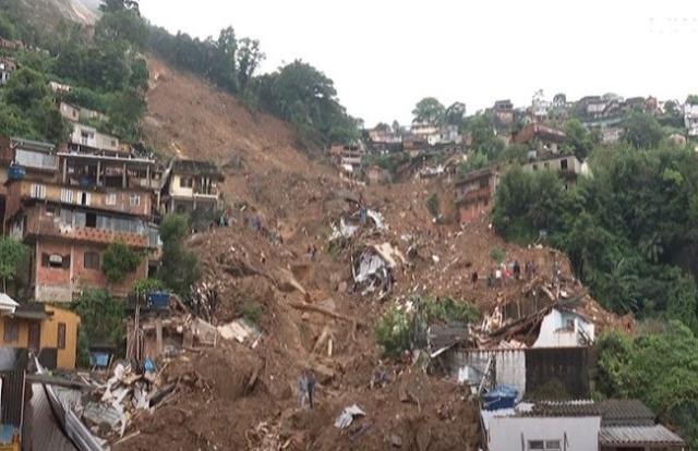 ارتفاع عدد ضحايا الفيضانات في البرازيل إلى 94 قتيلاً (فيديو)