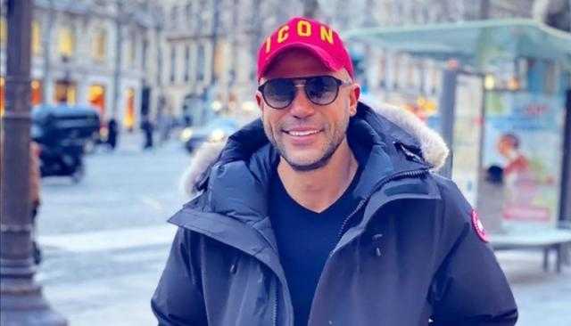 الجمهور يحتشد حول محمد إمام ويمنعه من تصوير «عمهم».. فيديو