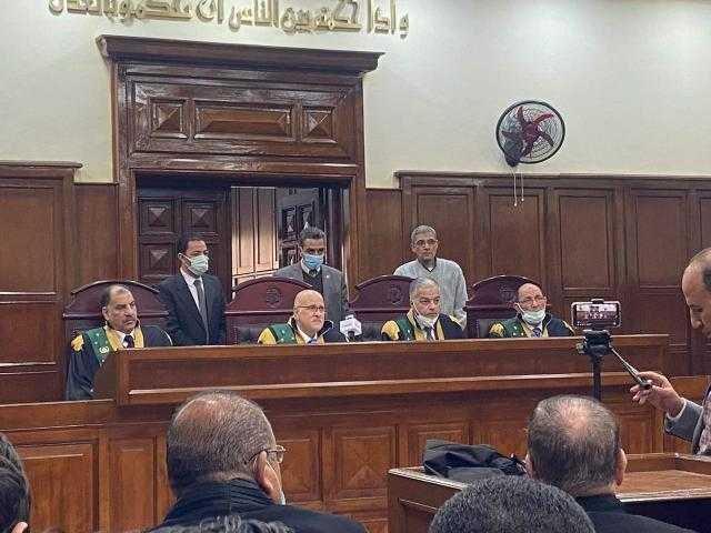 حسن راتب يبكي بجلسة المحاكمة.. وهذا رد فعل باقي المتهمين