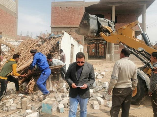 إصابة ربة منزل ومصرع طفلتيها فى انهيار منزل بسوهاج