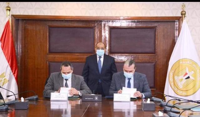 وزير التنمية المحلية يشهد توقيع الاتفاقية