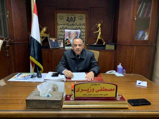 رئيس الأعلى للآثار: «نتابع كافة المواقع والشبكات المحلية والأجنبية لإعادة القطع المهربة» - خاص