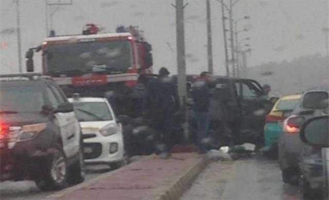 حادث تصادم مروع بين سيارتين ملاكى وثالثة نصف نقل أعلى المحور