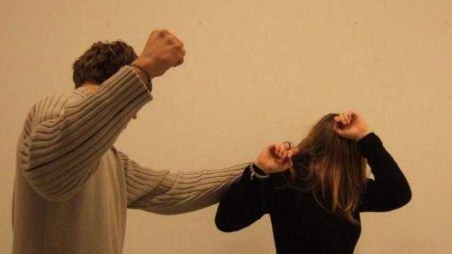 البحوث الإسلامية تُبيح ضرب المرأة.. بشروط