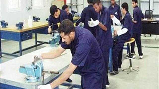توفير فرص عمل لخريجي مدارس التعليم الفني.. تفاصيل